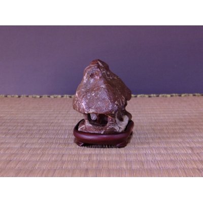 Photo4: Suiseki / Abegawa-ishi ： Kuzuya-ishi (with one pedestal)