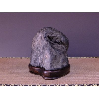 Photo4: Suiseki / Tadamigawa ： Shimagata-ishi (with one pedestal)