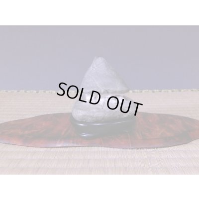 Photo5: Suiseki / Abegawa-ishi ： Kuzuya-ishi (with one pedestal)