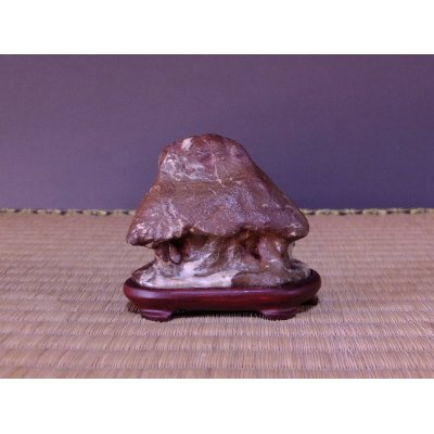 Photo1: Suiseki / Abegawa-ishi ： Kuzuya-ishi (with one pedestal)