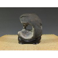 Suiseki / Abegawa-ishi ： Batei-seki (with one pedestal)