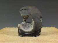 Suiseki / Abegawa-ishi ： Batei-seki (with one pedestal)