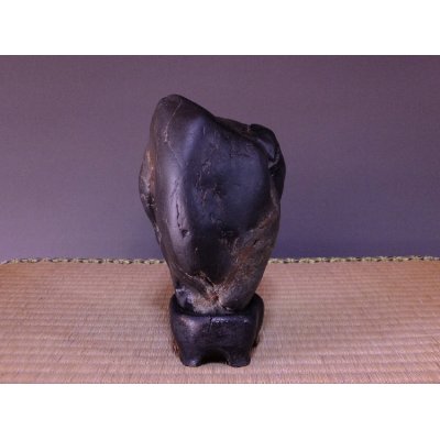 Photo5: Suiseki / Ishikarigawa (Kamuikotan) ： Kotan-seki (with one pedestal)