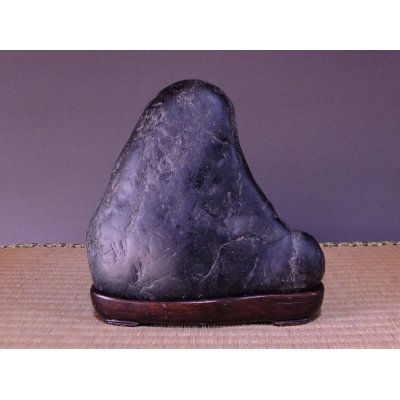 Photo2: Suiseki / Ishikarigawa (Kamuikotan) ： Kotan-seki (with one pedestal)