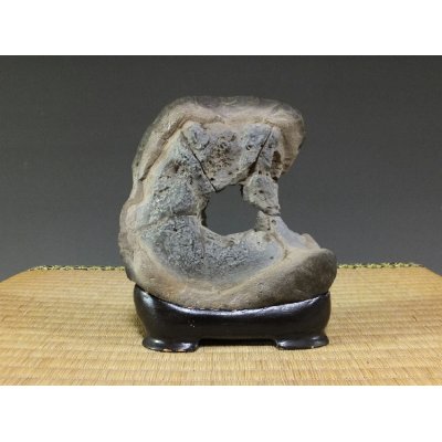 Photo2: Suiseki / Abegawa-ishi ： Batei-seki (with one pedestal)