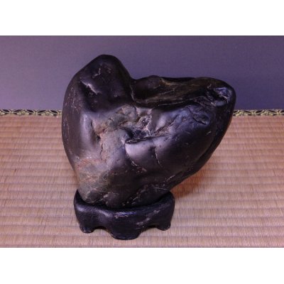 Photo3: Suiseki / Ishikarigawa (Kamuikotan) ： Kotan-seki (with one pedestal)