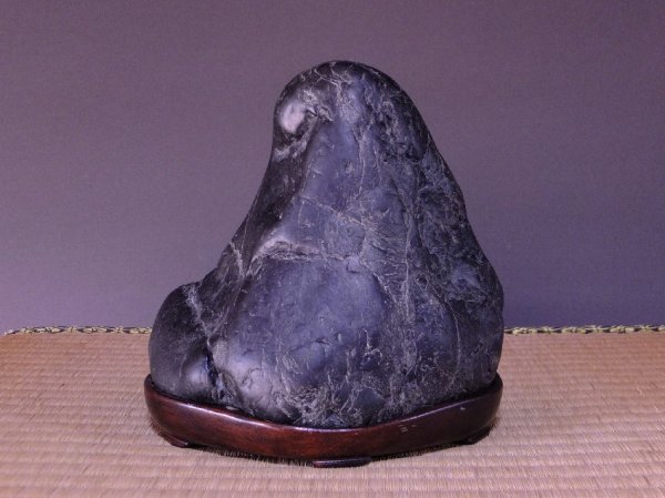 Photo1: Suiseki / Ishikarigawa (Kamuikotan) ： Kotan-seki (with one pedestal) (1)