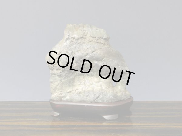 Photo2: Suiseki / Kuzuya-ishi (with one pedestal) (2)