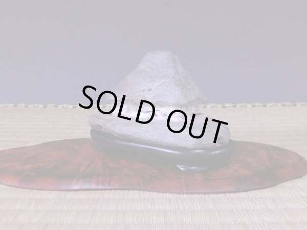 Photo4: Suiseki / Abegawa-ishi ： Kuzuya-ishi (with one pedestal) (4)