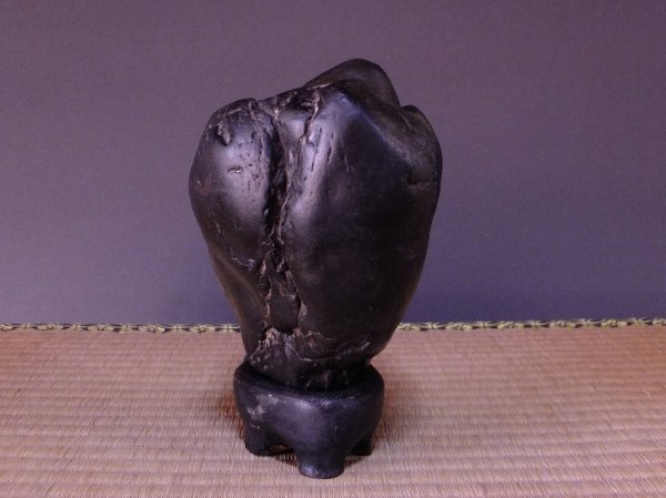 Photo4: Suiseki / Ishikarigawa (Kamuikotan) : Kotan-seki (with one pedestal) (4)