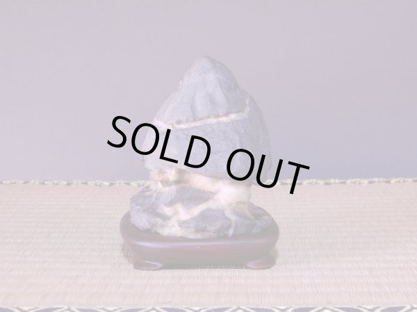 Photo4: Suiseki / Abegawa-ishi ： Kuzuya-ishi (with one pedestal) (4)