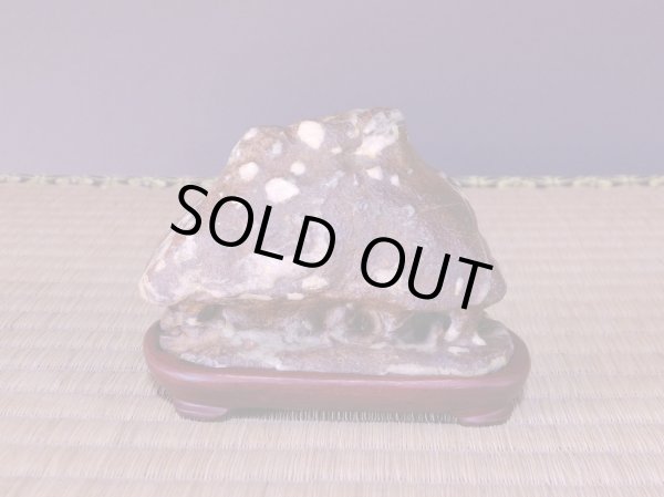 Photo2: Suiseki / Abegawa-ishi ： Kuzuya-ishi (with one pedestal) (2)