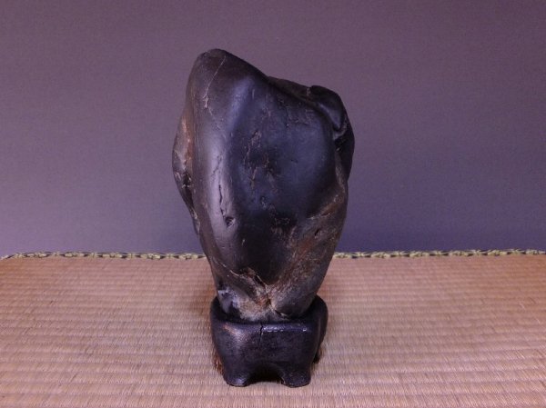 Photo5: Suiseki / Ishikarigawa (Kamuikotan) : Kotan-seki (with one pedestal) (5)