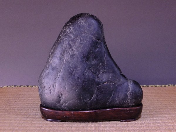 Photo2: Suiseki / Ishikarigawa (Kamuikotan) : Kotan-seki (with one pedestal) (2)