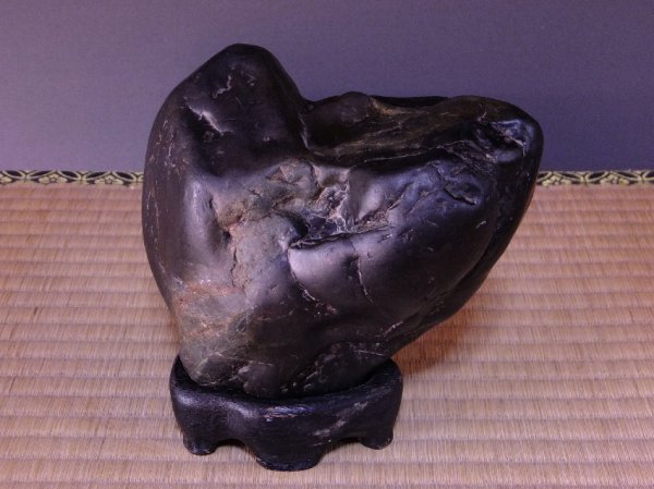 Photo3: Suiseki / Ishikarigawa (Kamuikotan) : Kotan-seki (with one pedestal) (3)