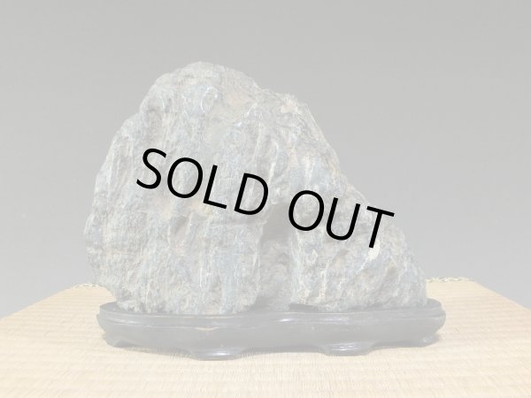 Photo2: Suiseki / Kamogawa-ishi (with one pedestal) (2)